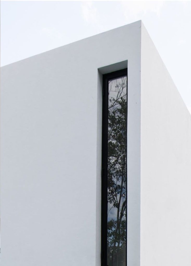Fenêtre verticale vu extérieur